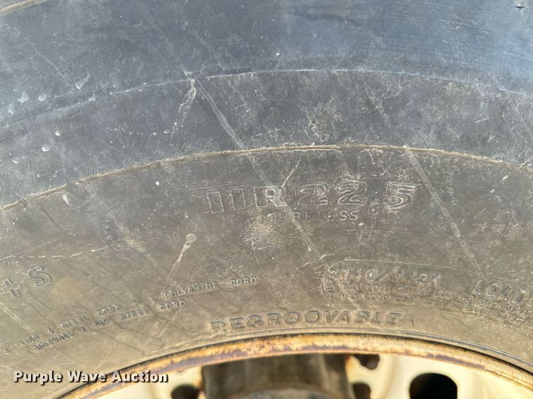 image for item EG7001 2005 Sterling L8500 dump truck