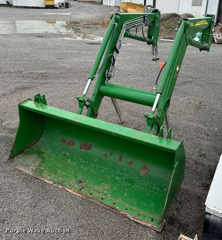 image for item EH7289 John Deere 673 loader bucket