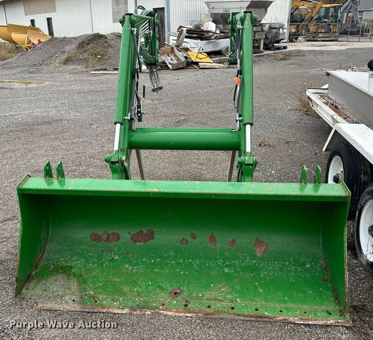 image for item EH7289 John Deere 673 loader bucket