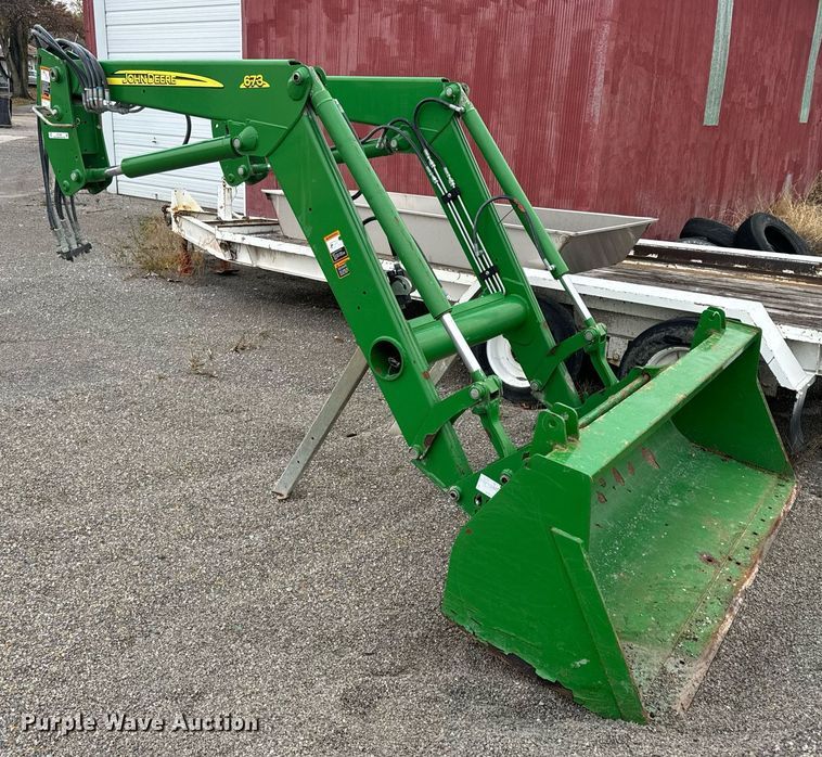 image for item EH7289 John Deere 673 loader bucket