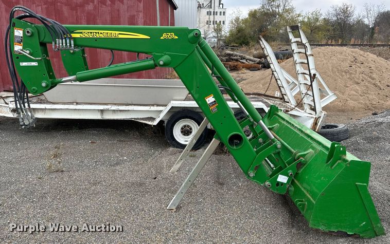 image for item EH7289 John Deere 673 loader bucket