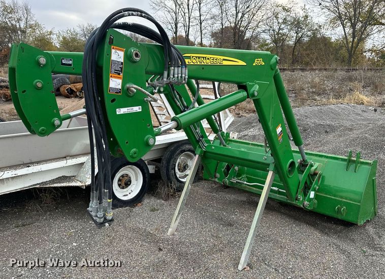 image for item EH7289 John Deere 673 loader bucket