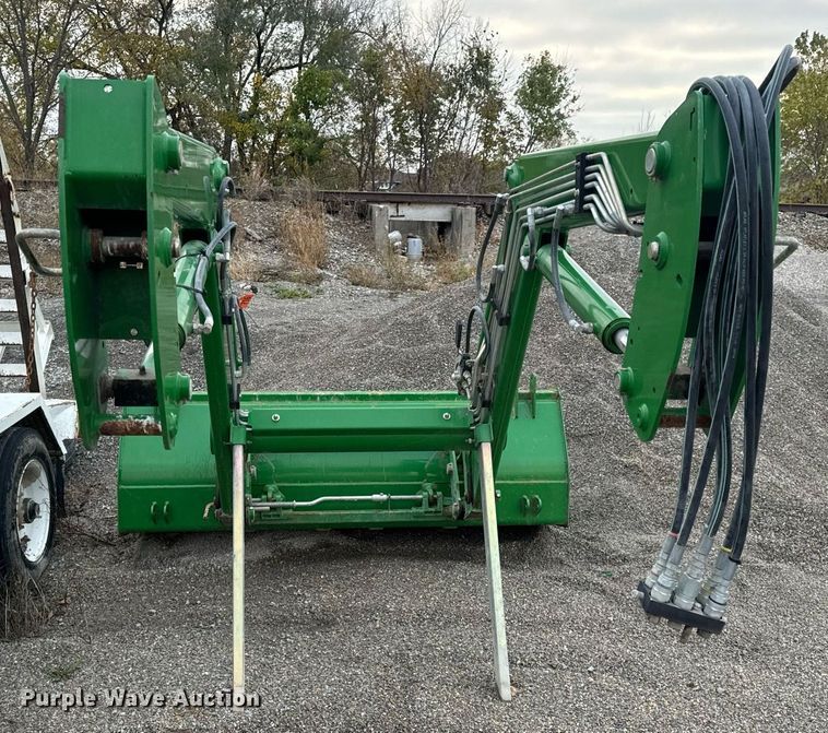 image for item EH7289 John Deere 673 loader bucket