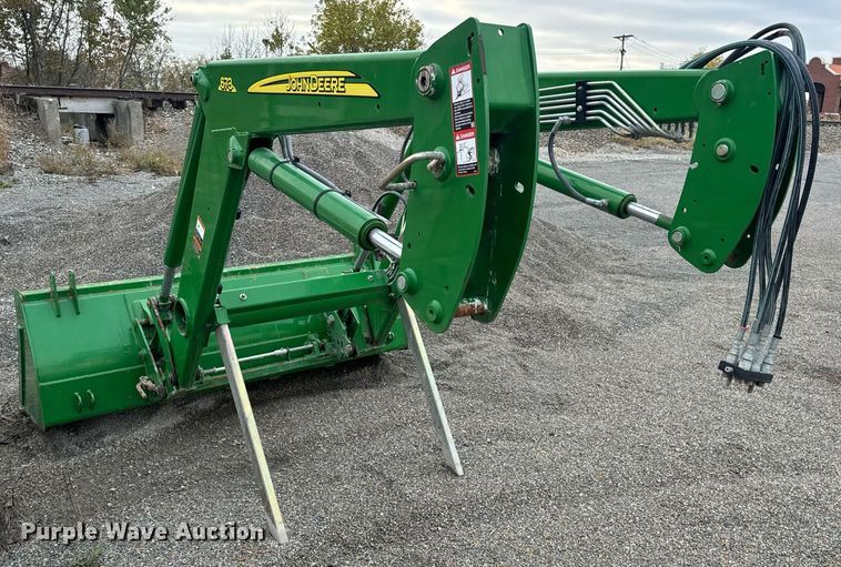 image for item EH7289 John Deere 673 loader bucket
