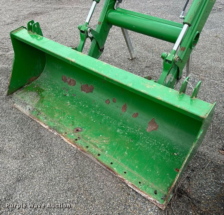 image for item EH7289 John Deere 673 loader bucket