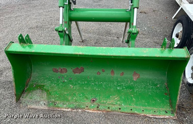 image for item EH7289 John Deere 673 loader bucket