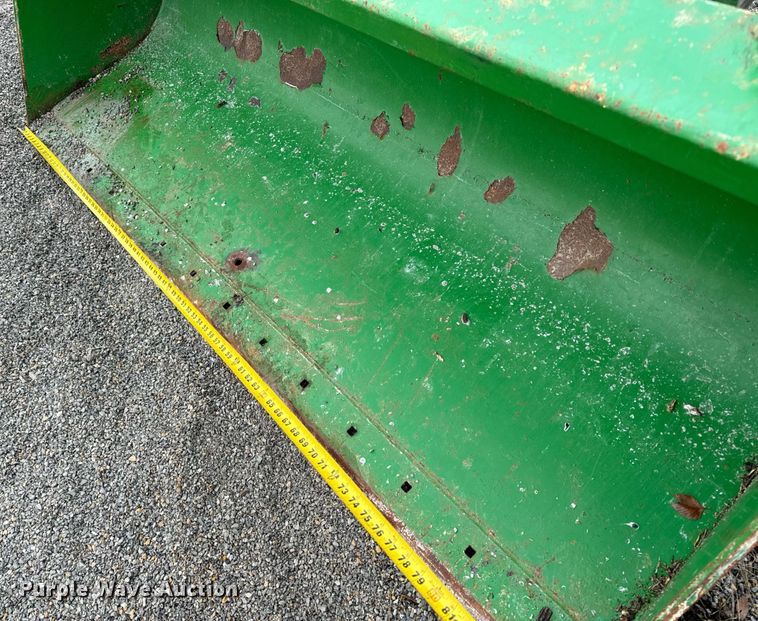 image for item EH7289 John Deere 673 loader bucket