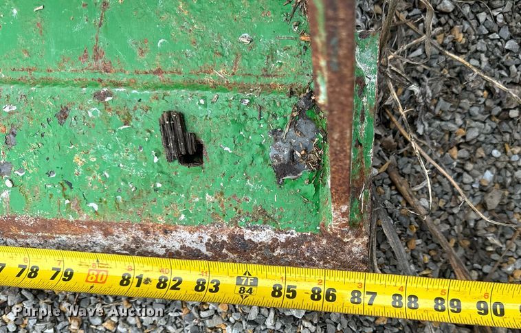 image for item EH7289 John Deere 673 loader bucket