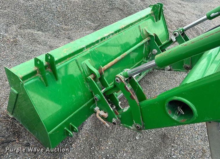 image for item EH7289 John Deere 673 loader bucket