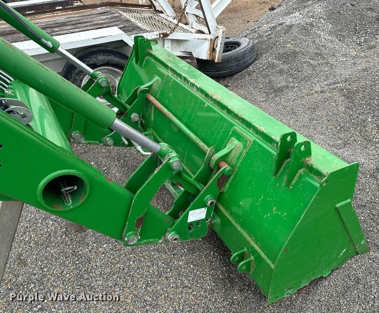 image for item EH7289 John Deere 673 loader bucket