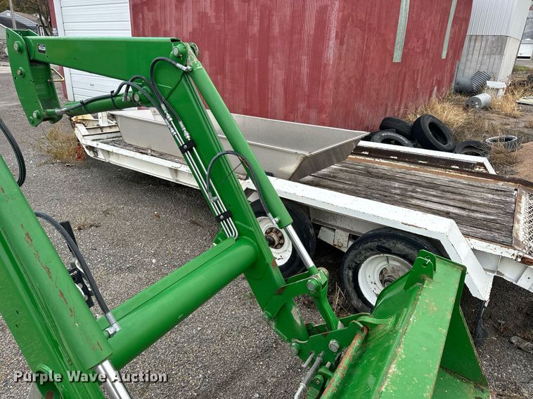 image for item EH7289 John Deere 673 loader bucket