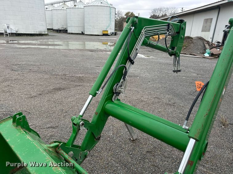 image for item EH7289 John Deere 673 loader bucket