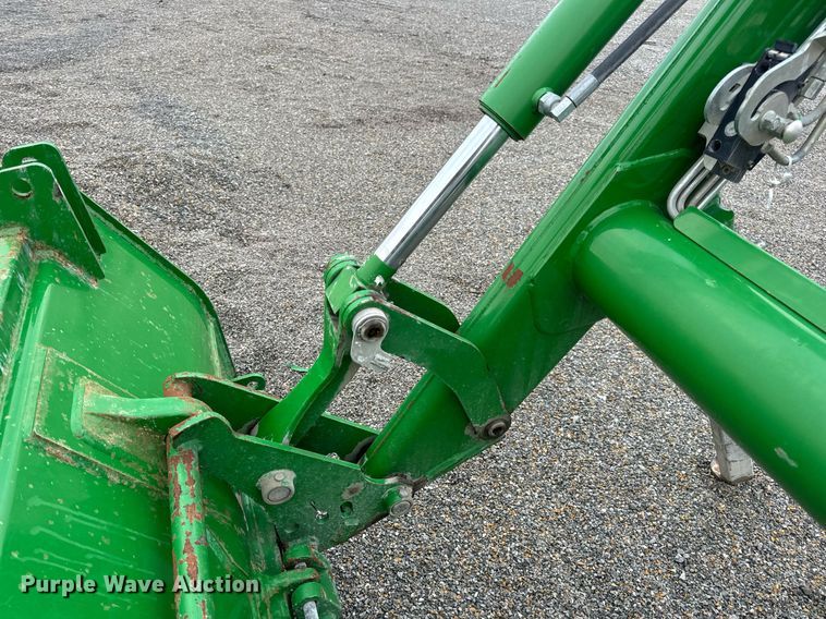 image for item EH7289 John Deere 673 loader bucket