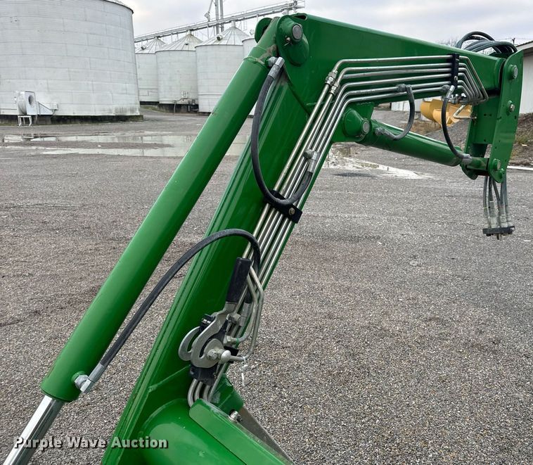 image for item EH7289 John Deere 673 loader bucket