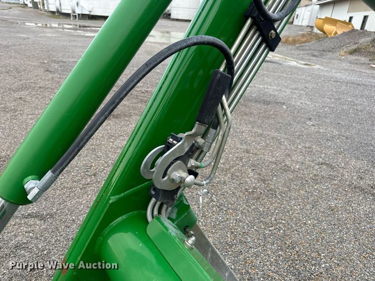 image for item EH7289 John Deere 673 loader bucket