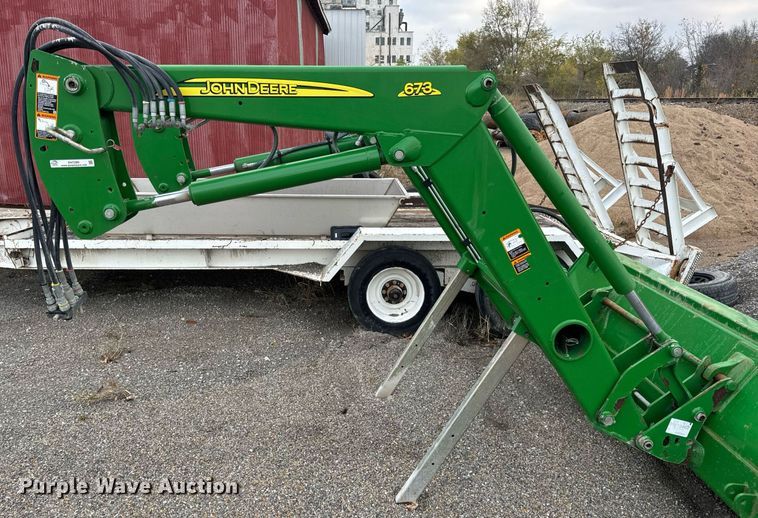 image for item EH7289 John Deere 673 loader bucket