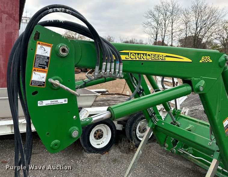 image for item EH7289 John Deere 673 loader bucket