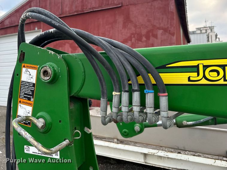 image for item EH7289 John Deere 673 loader bucket