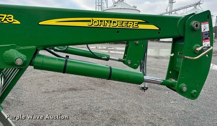 image for item EH7289 John Deere 673 loader bucket