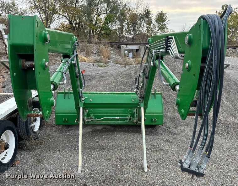 image for item EH7289 John Deere 673 loader bucket