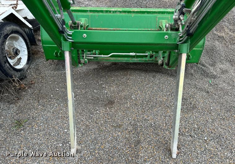 image for item EH7289 John Deere 673 loader bucket