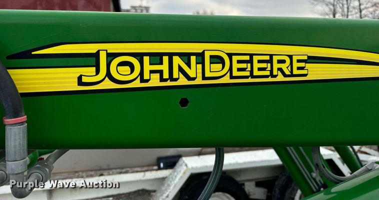 image for item EH7289 John Deere 673 loader bucket
