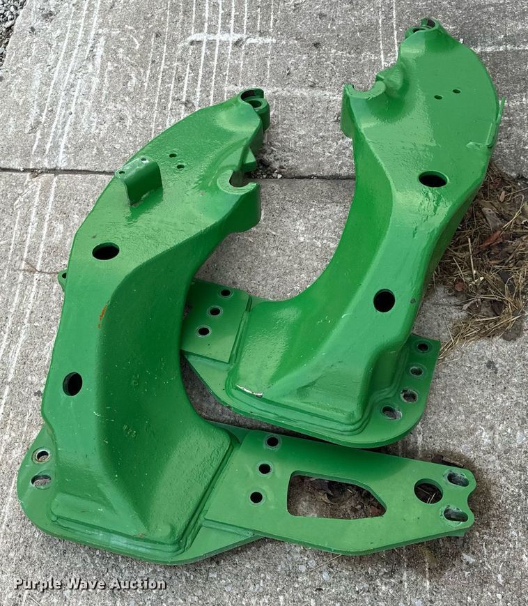 image for item EH7289 John Deere 673 loader bucket