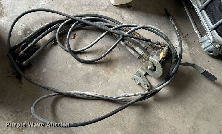 image for item EH7289 John Deere 673 loader bucket