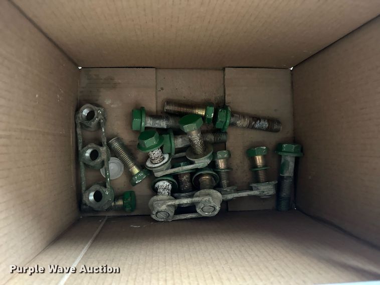 image for item EH7289 John Deere 673 loader bucket