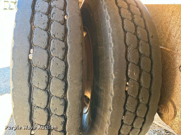 image for item EJ5141 2013 Construction Specialist Trailers BDT-40 bottom dump trailer