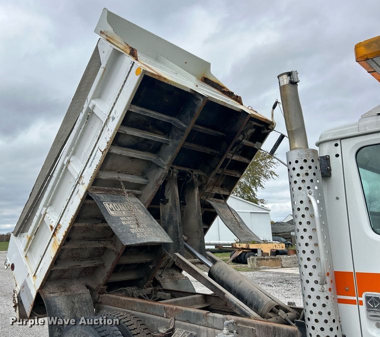 image for item EK3685 1996 International 4900 dump truck