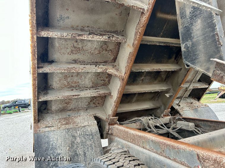 image for item EK3685 1996 International 4900 dump truck