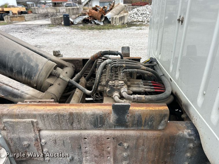 image for item EK3685 1996 International 4900 dump truck