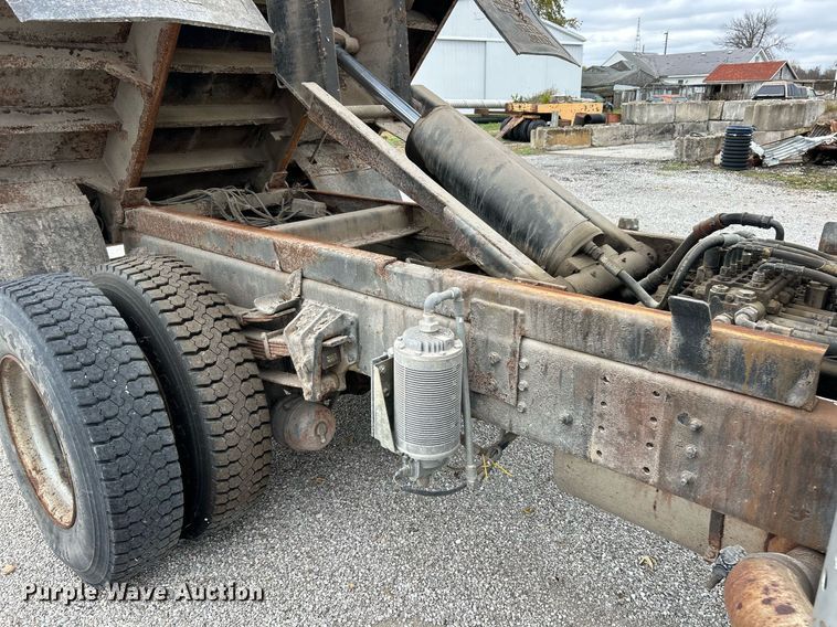 image for item EK3685 1996 International 4900 dump truck