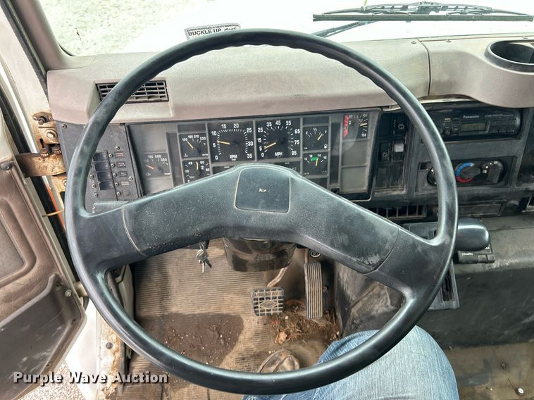 image for item EK3685 1996 International 4900 dump truck