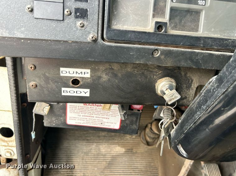 image for item EK3685 1996 International 4900 dump truck