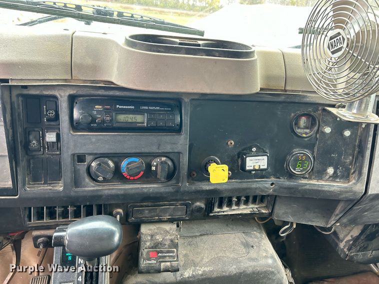 image for item EK3685 1996 International 4900 dump truck