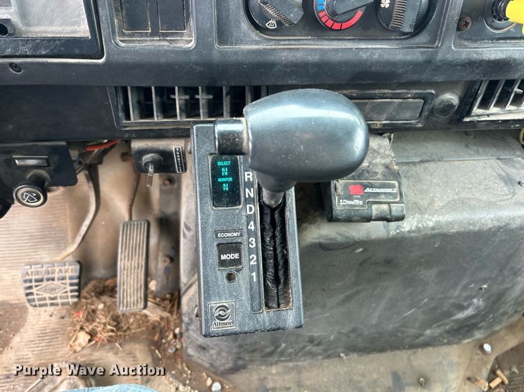 image for item EK3685 1996 International 4900 dump truck