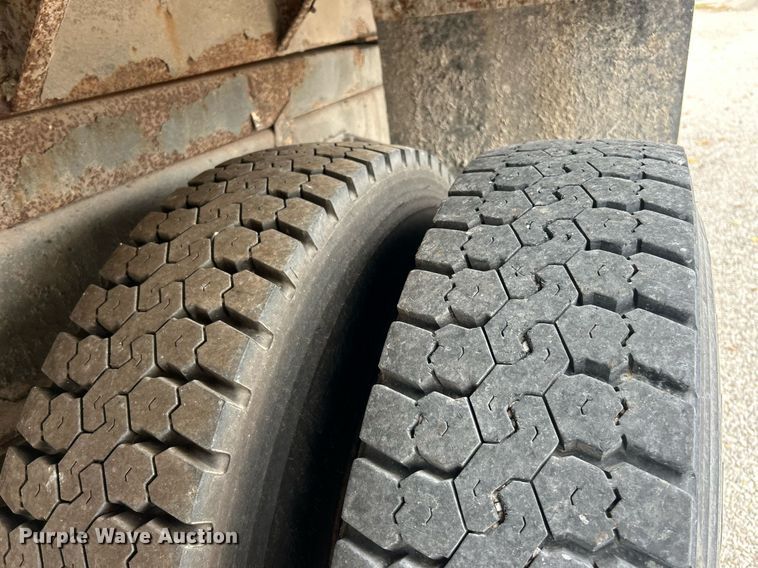 image for item EK3685 1996 International 4900 dump truck