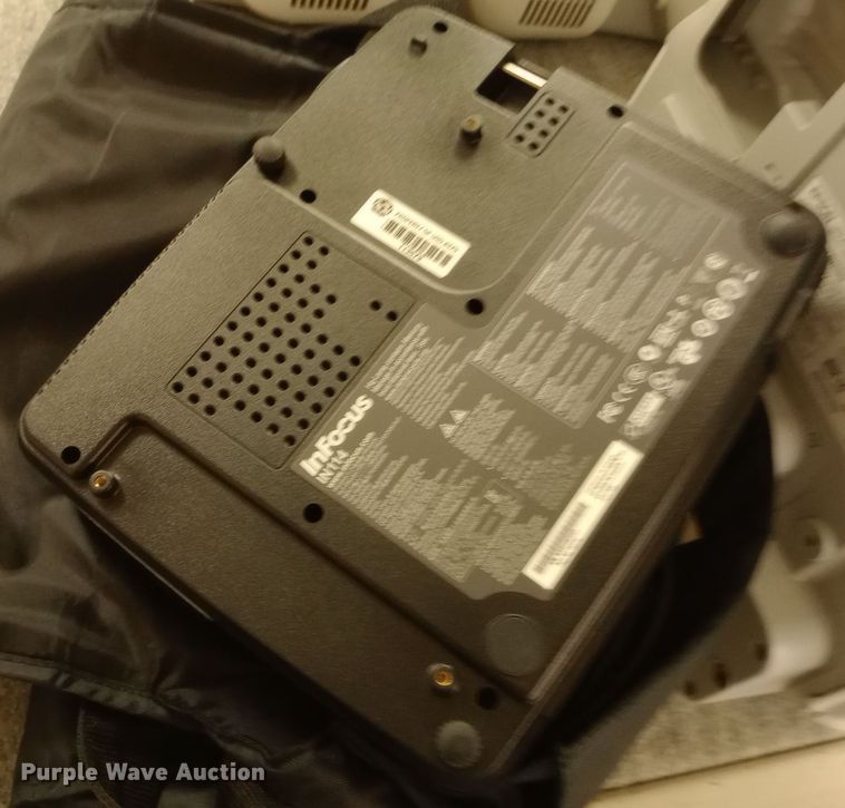 image for item EN8585 (19) projectors