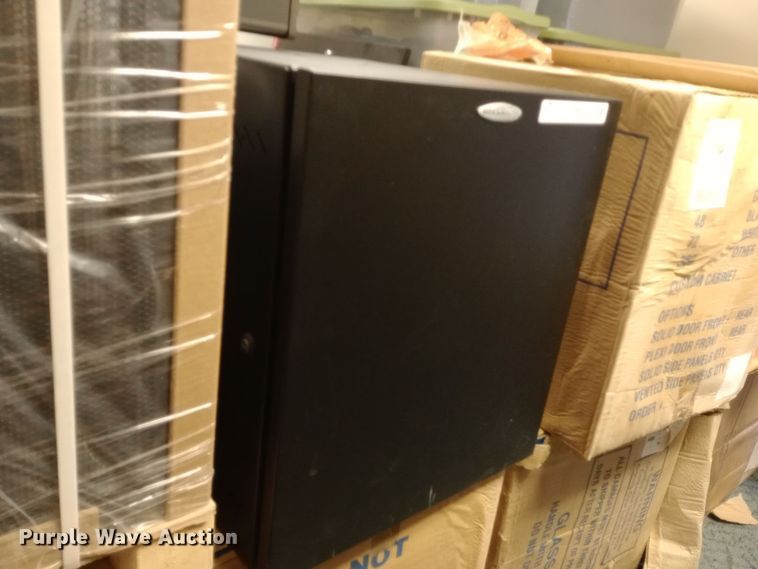 image for item EN8607 (7) Great Lakes wall mount network cabinets