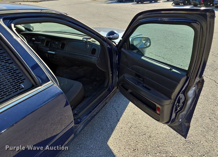 image for item EQ3605 2008 Ford Crown Victoria Police Interceptor  