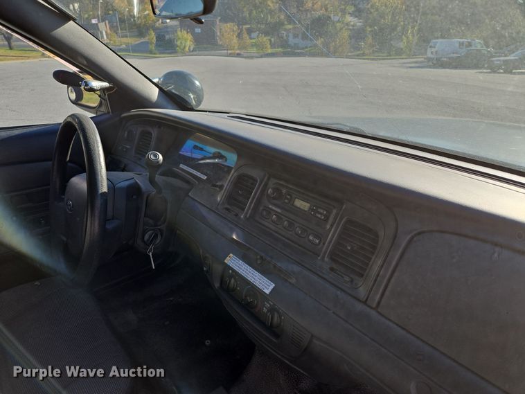 image for item EQ3605 2008 Ford Crown Victoria Police Interceptor  