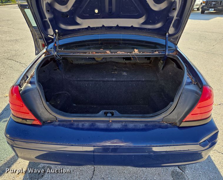 image for item EQ3605 2008 Ford Crown Victoria Police Interceptor  