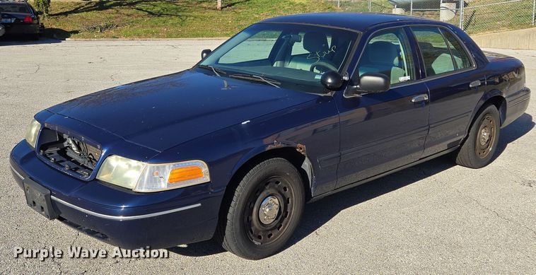 image for item EQ3607 2005 Ford Crown Victoria Police Interceptor 
