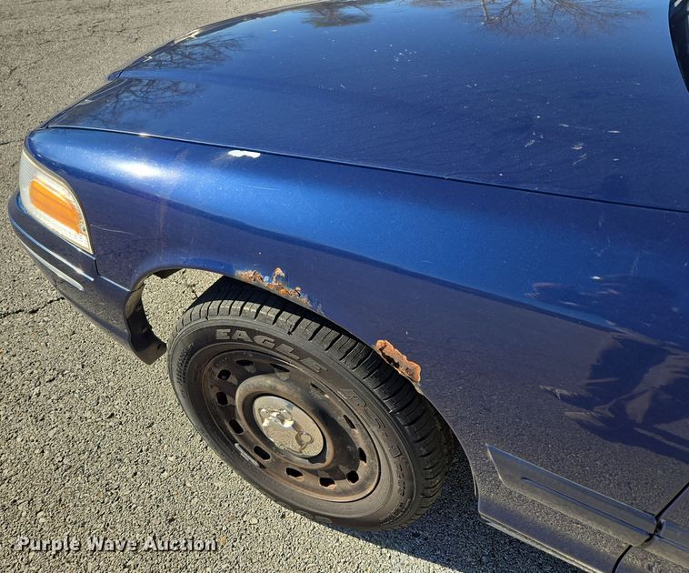 image for item EQ3607 2005 Ford Crown Victoria Police Interceptor 