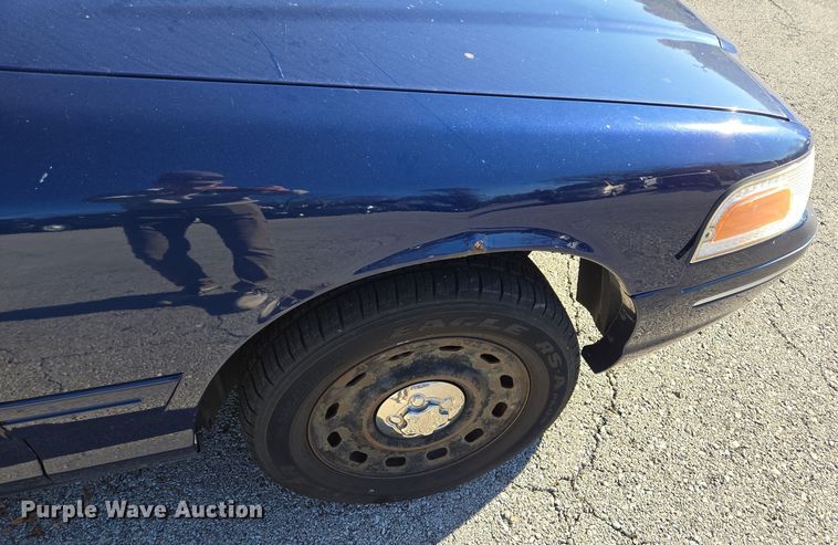 image for item EQ3607 2005 Ford Crown Victoria Police Interceptor 