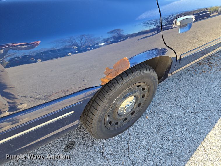 image for item EQ3607 2005 Ford Crown Victoria Police Interceptor 