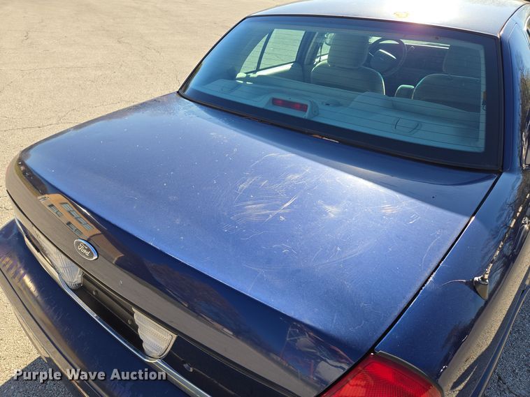 image for item EQ3607 2005 Ford Crown Victoria Police Interceptor 