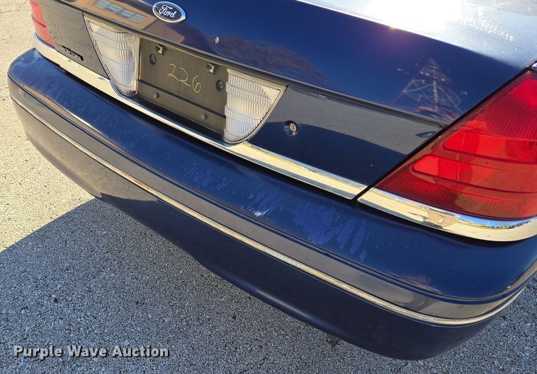 image for item EQ3607 2005 Ford Crown Victoria Police Interceptor 